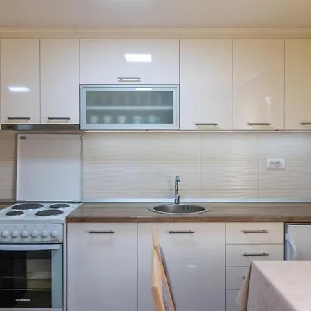 Holiday home Raj Macevine *